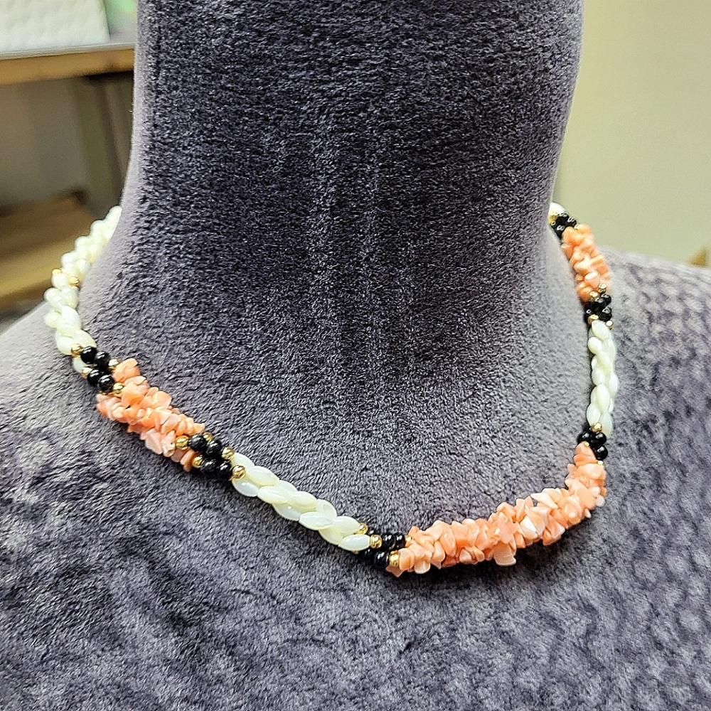 Shell Choker Necklace